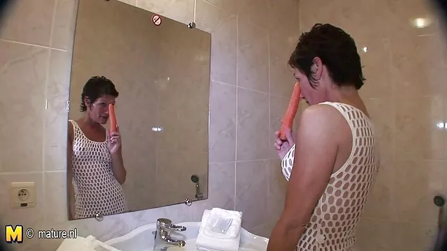 بهترین انجمن بدون ثبت نام  پسر مصاحبه را عکس سکسی زنانچاق می یابد